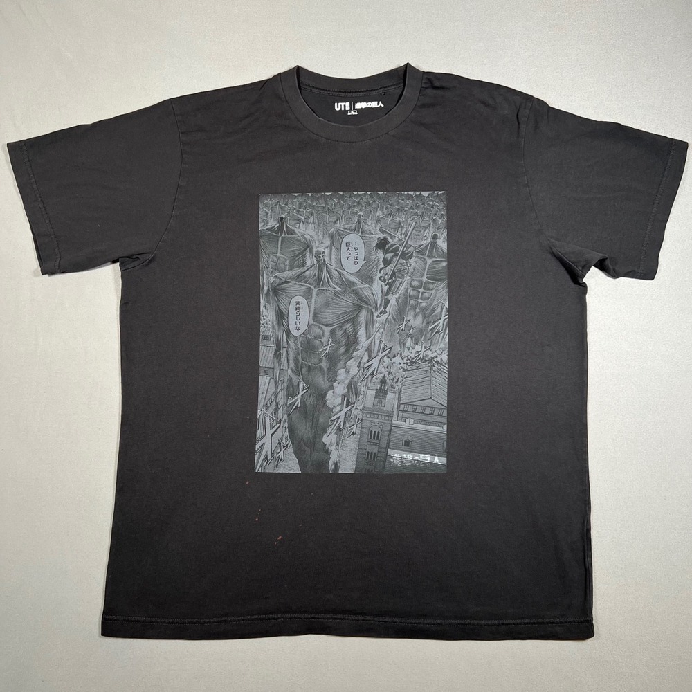 Uniqlo UT Attack on Titan Manga Graphic T-Shirt Mens XL Black Colossal Titans